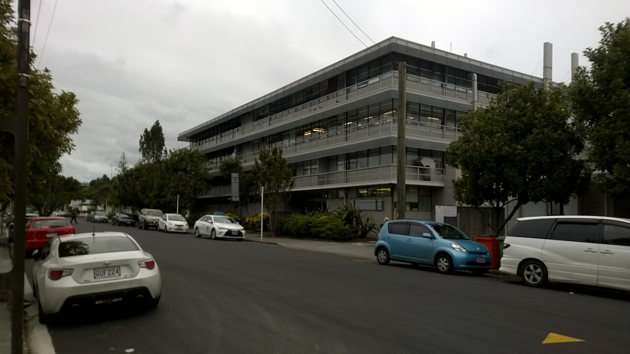 奥克兰大学