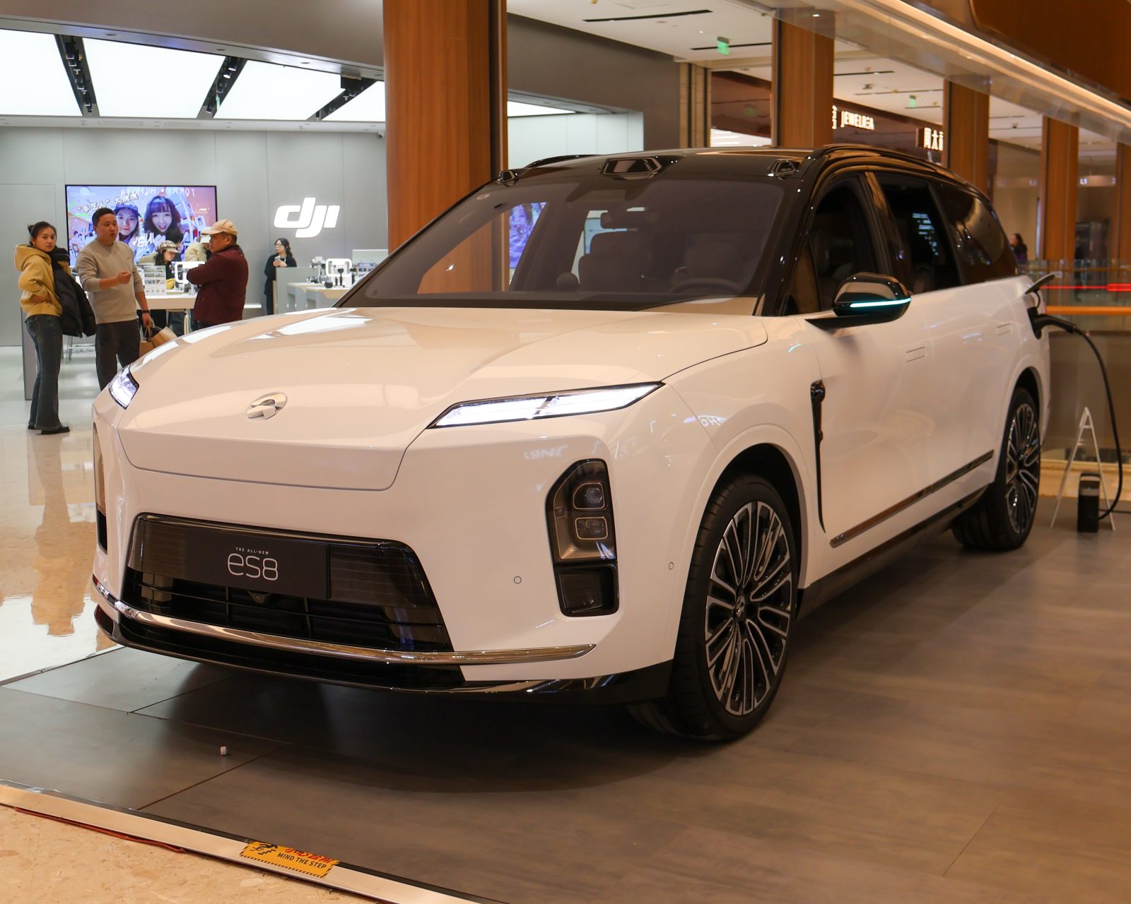 NIO ES8 (all-new)