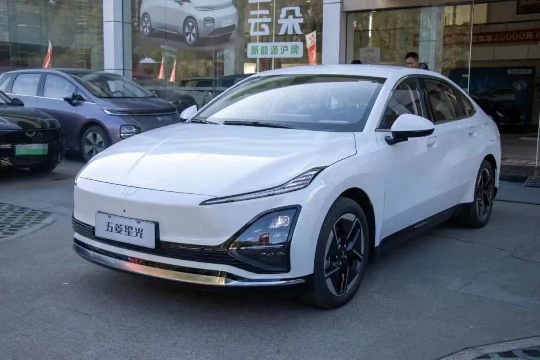 Wuling Xingguang (Starlight) PHEV