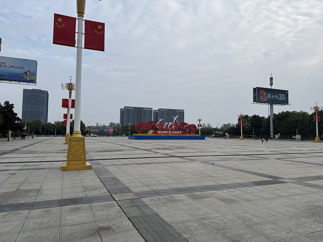 潜江