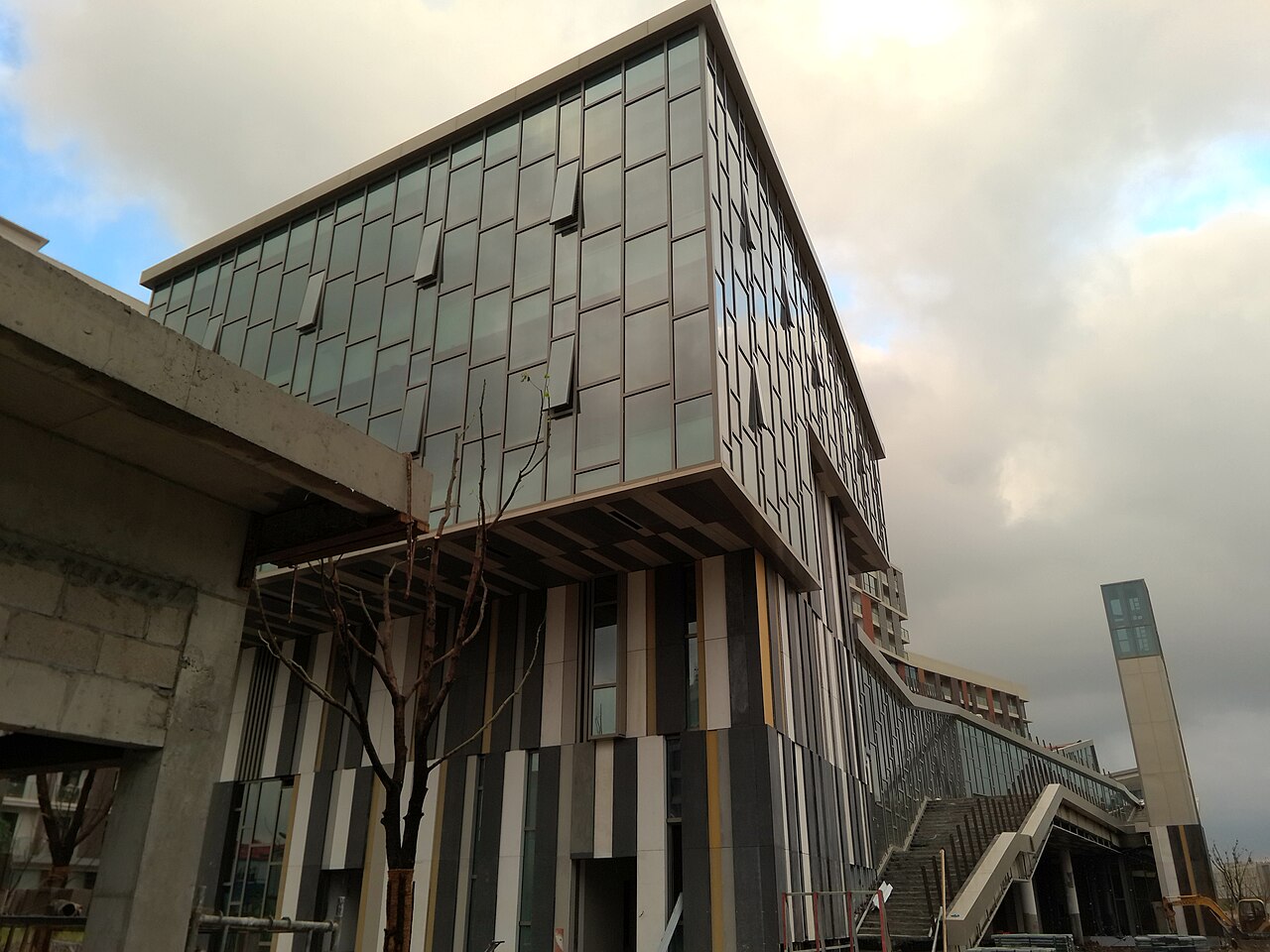 上海科技大学