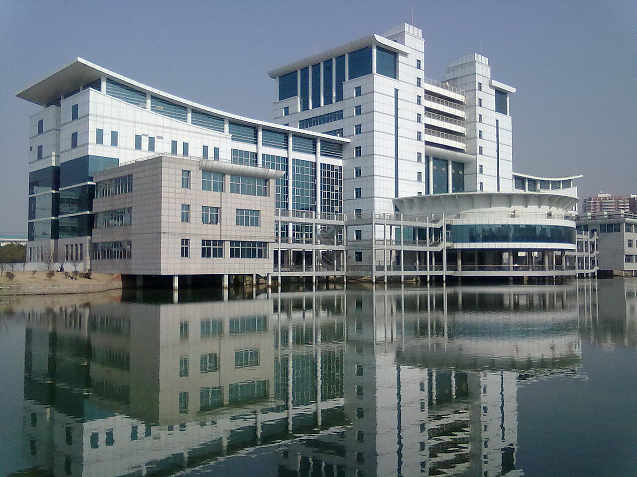 湖北工程学院