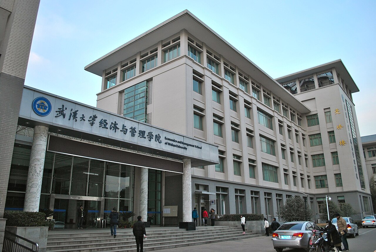 جامعة ووهان للأعمال